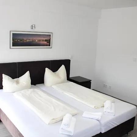 Ξενοδοχείο Cvjm Am Dom 2*