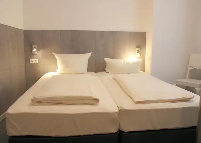 Cvjm Am Dom Отель Любек