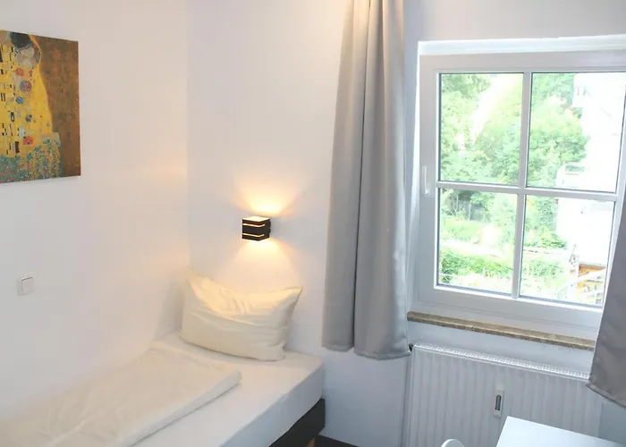 Cvjm Am Dom ホテル 2*